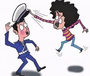 长葛律师陈晓峰说法：街头与执法人员发生冲突有风险-陈晓峰律师网